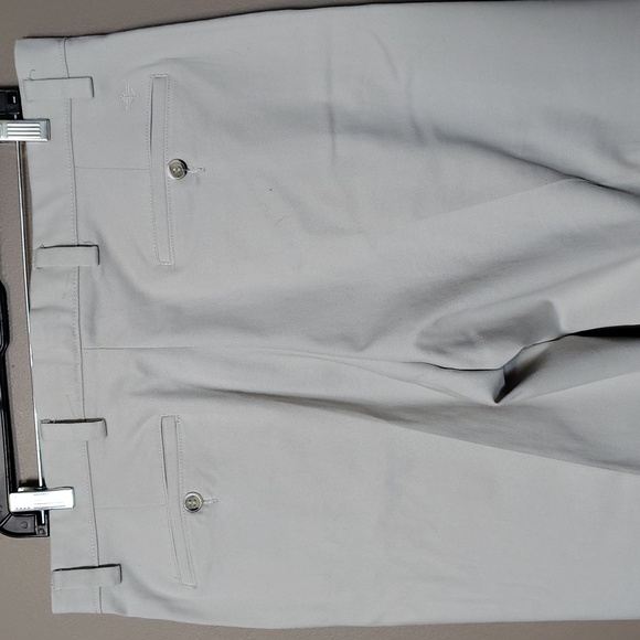 Dockers Classic Fit Khakis Size 34x29 - Picture 5 of 7